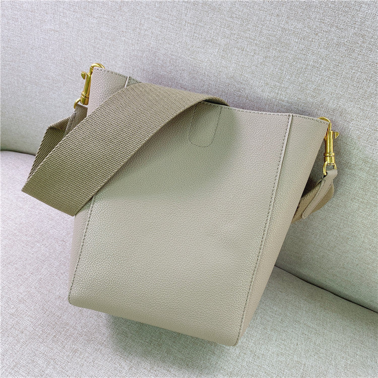 wide shoulder strap sangle bucket bag